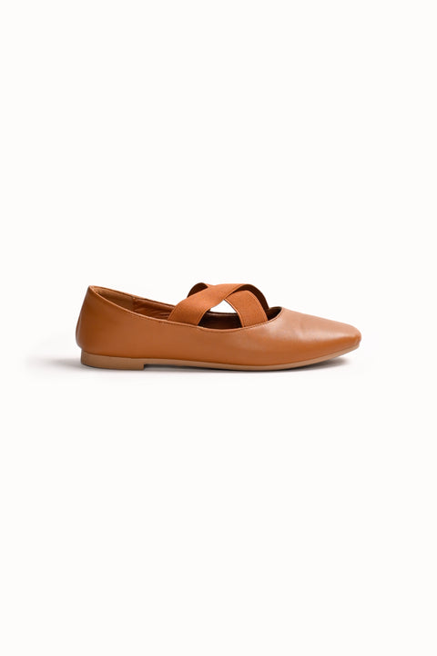 PUMPS WITH STRAP DETAIL