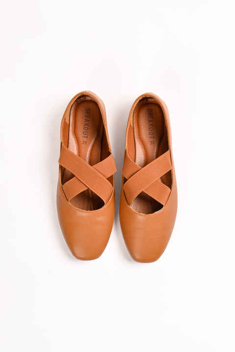 PUMPS WITH STRAP DETAIL